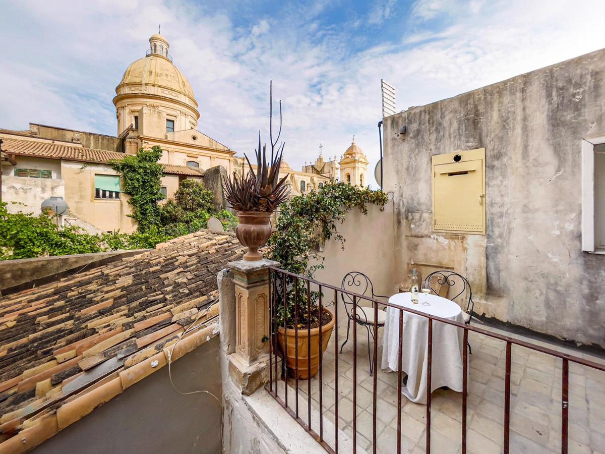 Casa Modica - Luxury Rooms Noto Exteriör bild